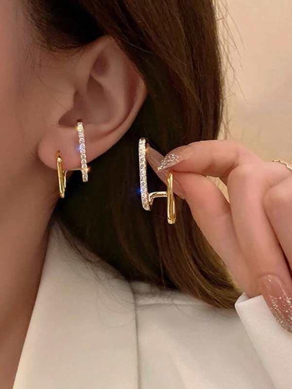 Brinco com decoração de strass - Dourado